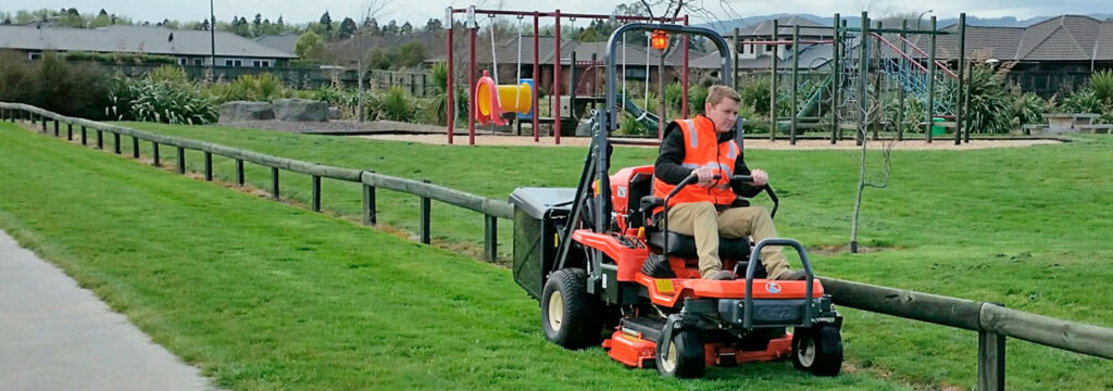 Kubota GZD15 Zero-turn Mower