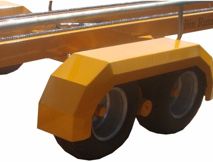 The Bin Runner is a very versatile trailer, capable of picking up, transporting smoothly and unloading bins fast and efficiently. 4, 5 or 6 bin models available. To pick up bins in the orchard the Bin Runner is lowered and aligned so that the frame slides under the bin. Chains move the bin forwards while the Bin Runner is reversing.